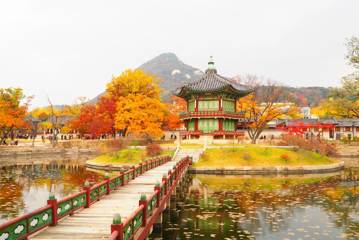  Vẻ đẹp uy nghi của Gyeongbokgung cùng  nghi thức đổi gác của lính canh Hoàng gia