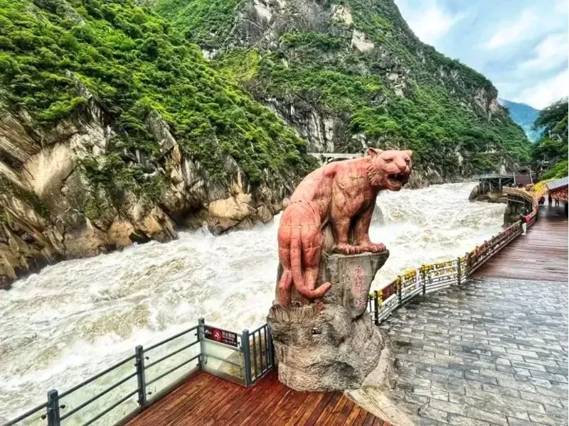 Khe Hổ Nhảy (ảnh sưu tầm)
